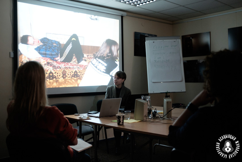 Таццяна Свірэпа падачс прэзентацыі свайго фотапраекта на заключным занятку ў Вільні. Фота: Таццяна Ткачова Таццяна Свірэпа падачс прэзентацыі свайго фотапраекта на заключным занятку ў Вільні