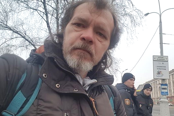 Александр Зенков с сотрудниками милиции, 10 декабря 2019 года. https://baj.media/sites/default/files/event/preview/2020/79415724_10213112837090422_2161909141772173312_o.jpg