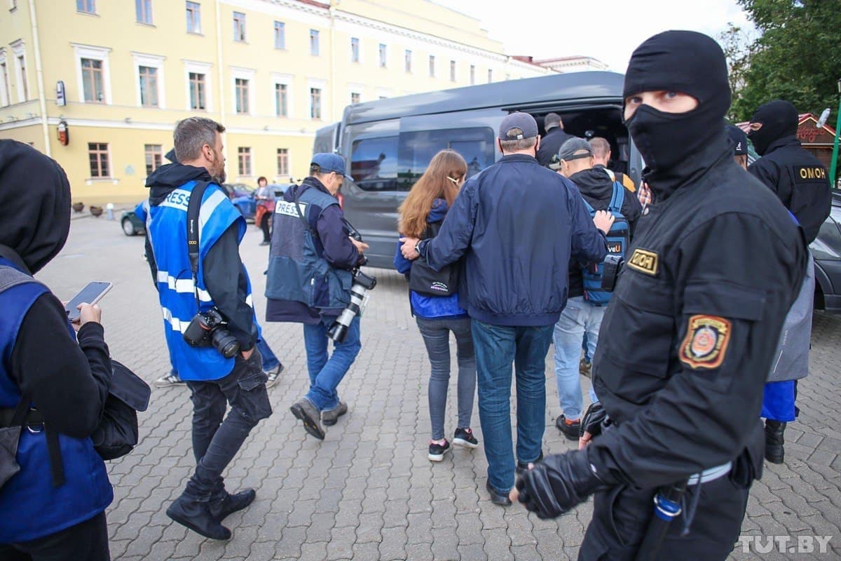 Масавае затрыманне журналістаў у Мінску, жнівень 2020, фота TUT.BY