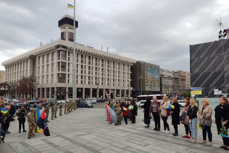 Развітанне з забітым на вайне вайскоўцам на Майдане Незалежнасці ў Кіеве, кастрычнік 2023 года, фота БАЖ