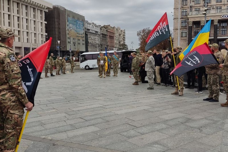 Развітанне з забітым на вайне вайскоўцам на Майдане Незалежнасці ў Кіеве, кастрычнік 2023 года, фота БАЖ