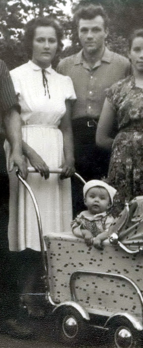 Маленькая Люба з бацькамі Маленькая Люба з бацькамі