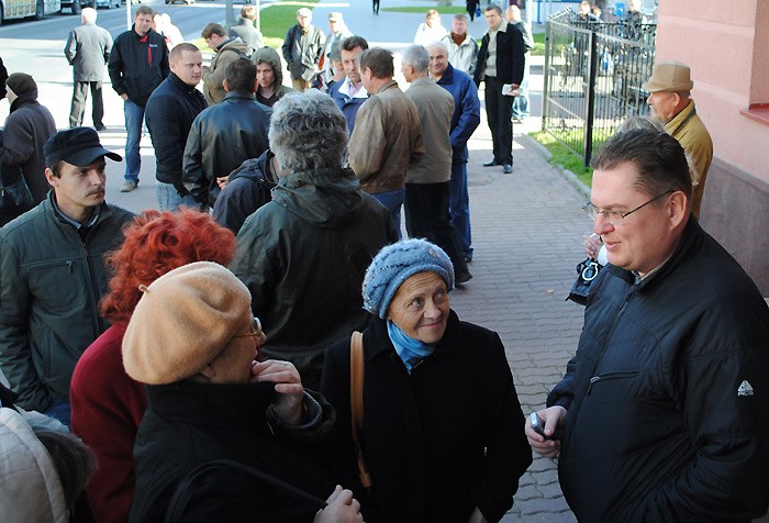 Каля будынка гаспадарчага суда пад час працэсу над фірмай “Палоніка”, 2010 г. Каля будынка гаспадарчага суда пад час працэсу над фірмай “Палоніка”, 2010 г.
