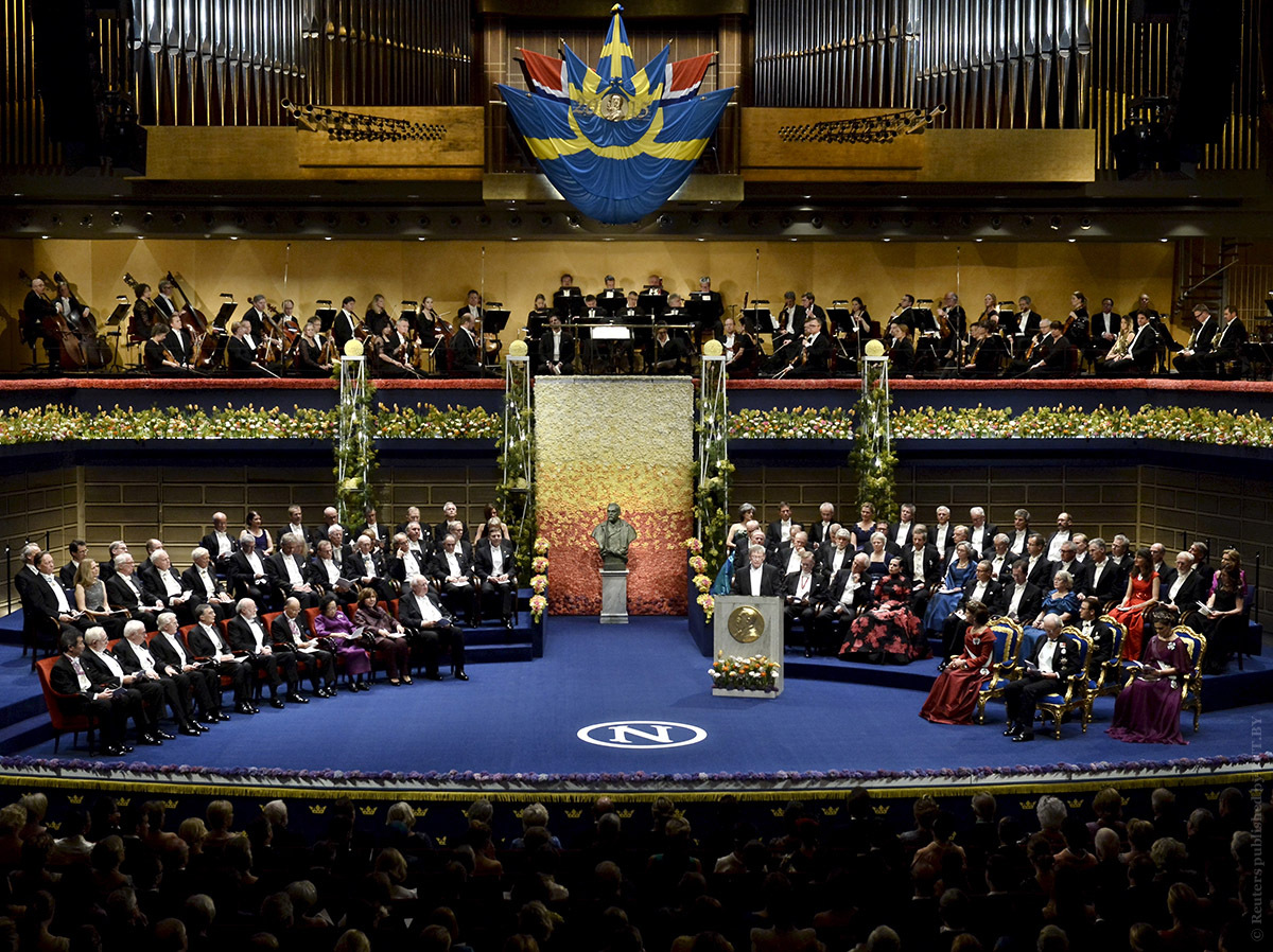 Нобелеўскія лаўэаты на сцэне Канцэртнай залы Стакгольма. Фота: Reuters