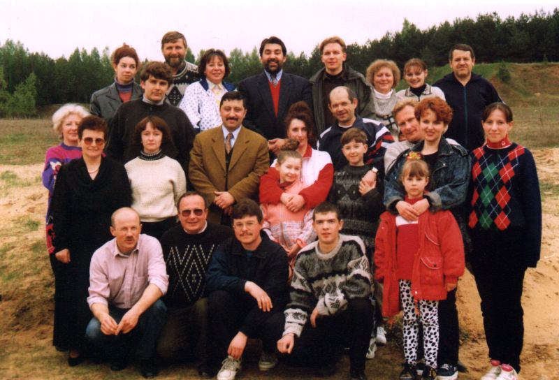 Супрацоўнікі першага года рэдакцыі “Газеты Слонімскай”, вясна 1998. У першым радзе другі злева — Сяргей Чыгрын, у трэцім радзе другі злева — Сяргей Ёрш.