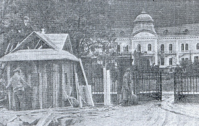 Савецкая застава ў палацы