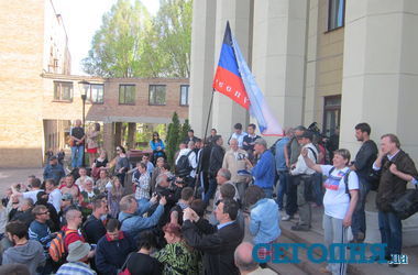 Захоп будынку Данецкай ДТРК сепаратыстамі ў красавіку 2014 года, фота: segodnya.ua