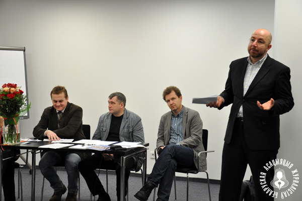 Сябра праўлення Юрась Карманаў расказвае пра адукацыйную працу, а таксама арганізацыйныя моманты конкурса "Вольнае слова"