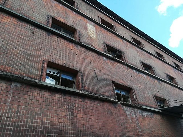 Былая польская турма, у 1941 годзе турма НКУС. Бачныя сляды абстрэлу