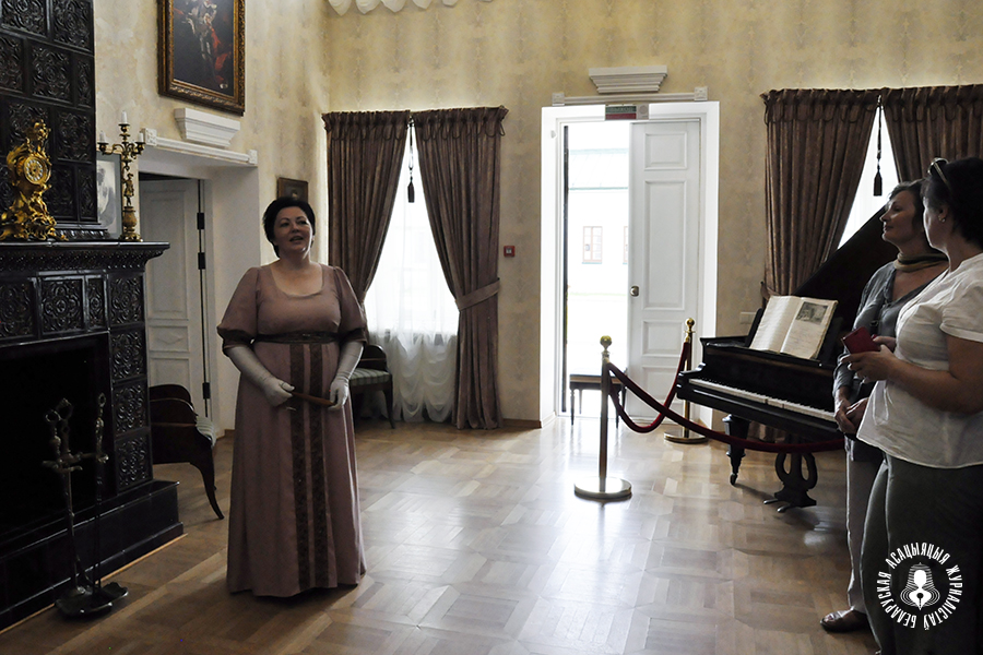 Супрацоўнікі музея ладзяць для наведвальнікаў тэатралізаваную экскурсію