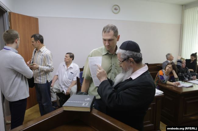 Прадстаўнікі «Вячэрняга Магілёву» ў судзе Прадстаўнікі «Вячэрняга Магілёву» ў судзе