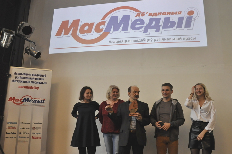 Калектыў газеты "Інфа-Кур'ер", у цэнтры — рэдактар Сяргей Станкевіч