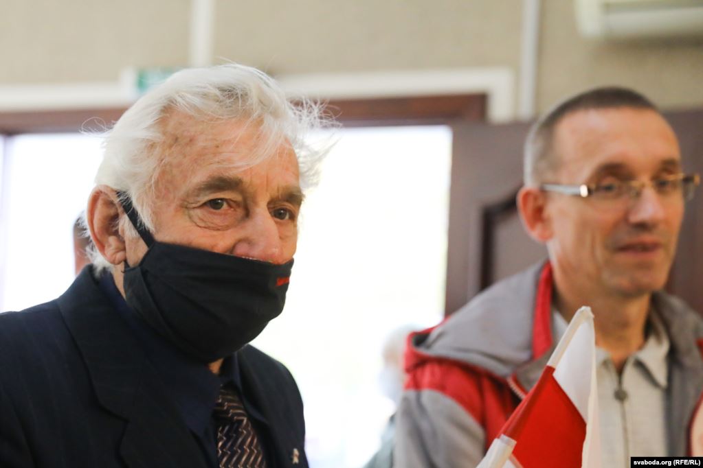 Фізык і паэт Ян Грыб (зьлева) і дэпутат Вярхоўнага Савета ХХІІ скліканьня Павел Знавец