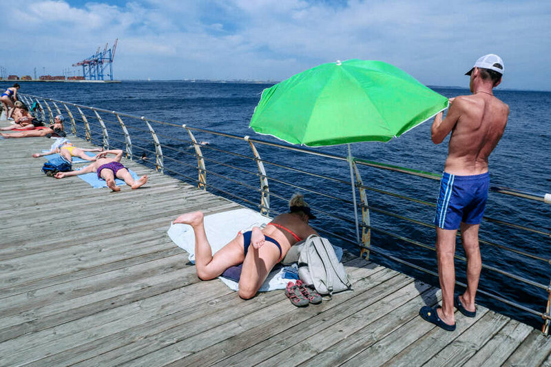 Адэсіты заграюць