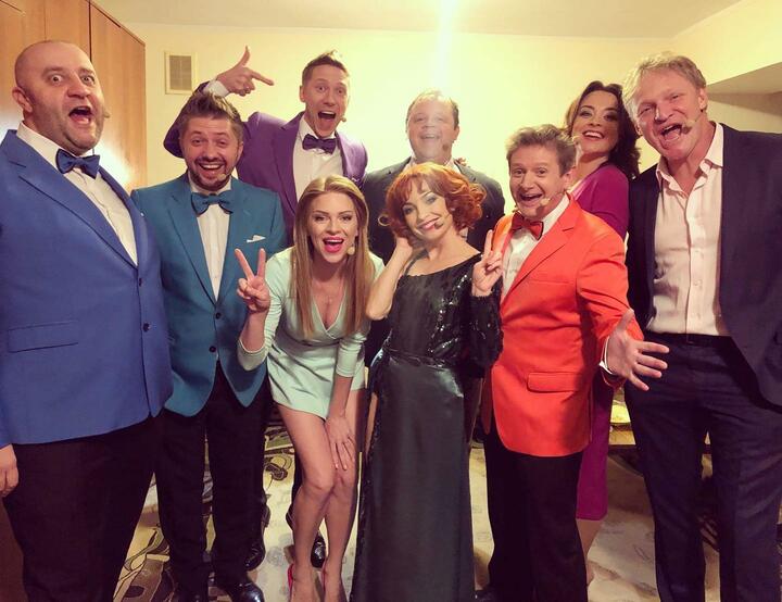 Марина Грицук с другими актерами «Дизель шоу». Фото: www.instagram.com/mary.gritsuk