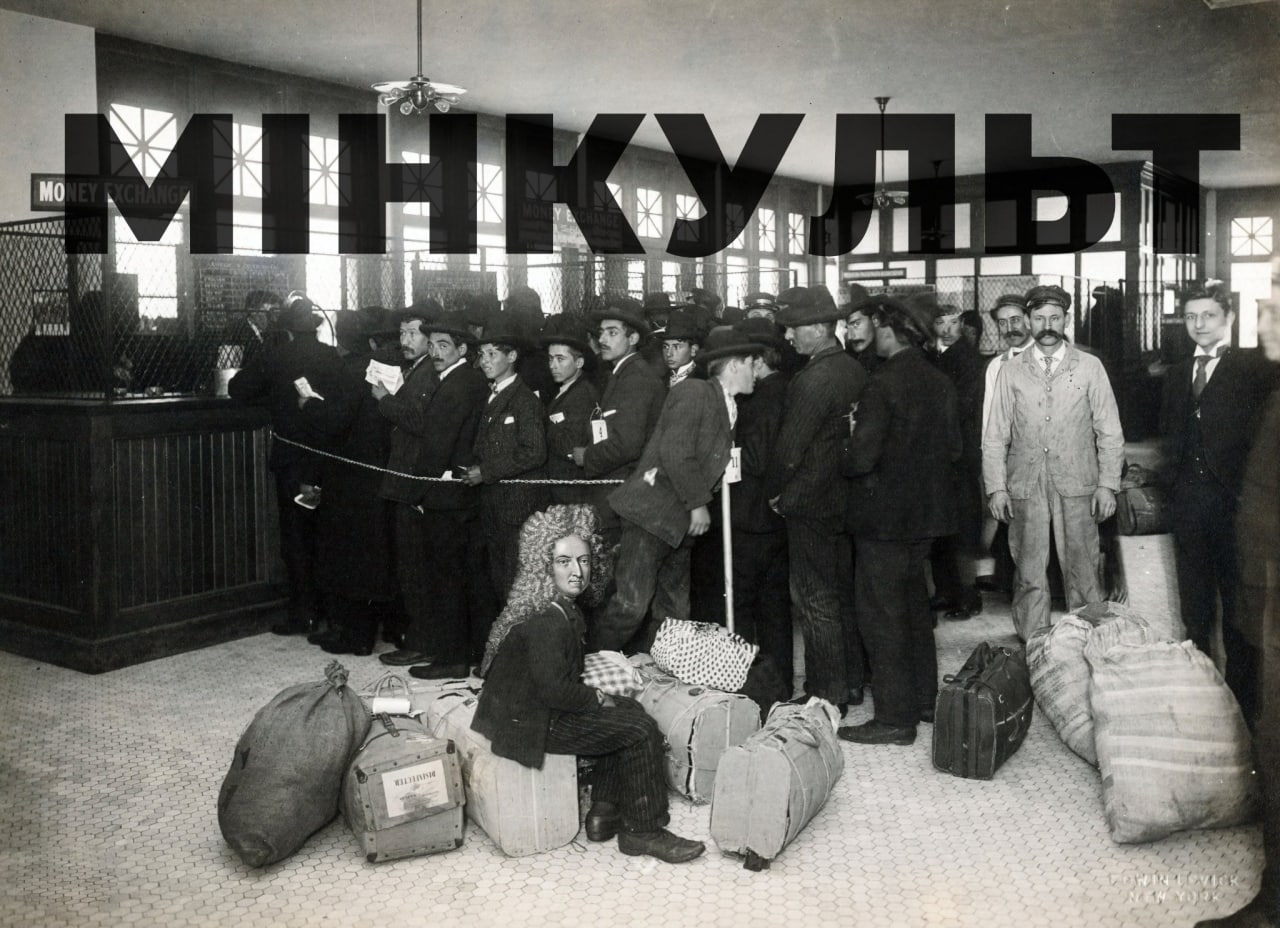 Падвокладка нумара "Падарожжы і эміграцыя: Даніэль Дэфо сядзіць у чарзе эмігрантаў. Фота: фэйсбук.