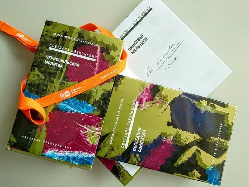 Книги Светланы Алексиевич. Фото: Facebook страница «DW на русском»