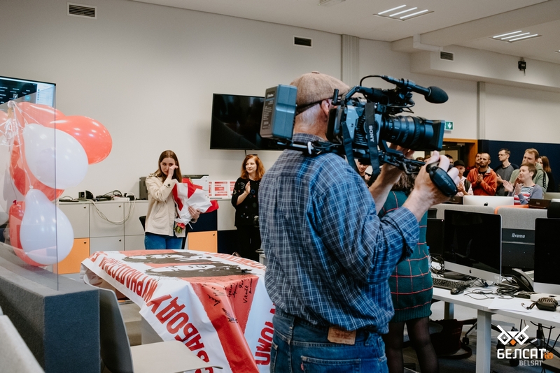 Сутрэча з журналісткаю Дар’яй Чульцовай у варшаўскай студыі «Белсату». Фота: Саша Альтэр / Белсат