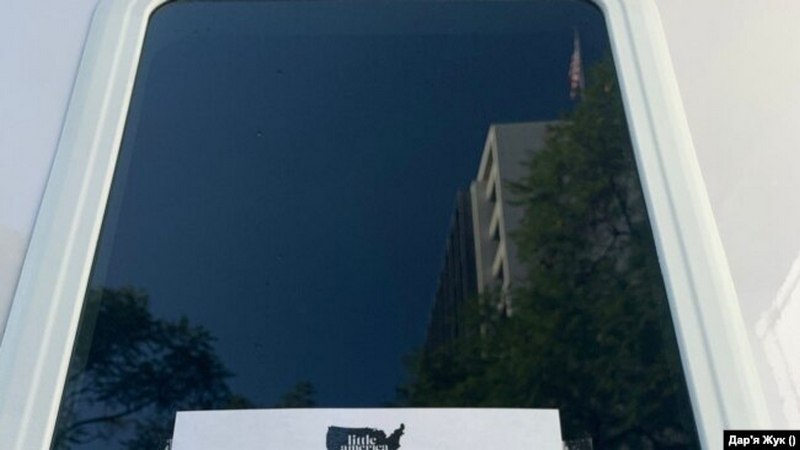 Рэжысэрскі вагончык Дар'і Жук на здымках у Лос-Анджэлесе