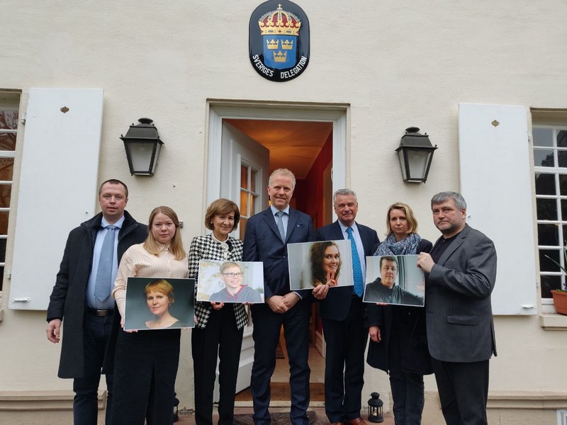 Тэрэза Рыбейра, прадстаўнік АБСЕ па пытаннях свабоды СМІ; пасол Мартэн Энберг, пастаянны прадстаўнік Швецыі пры Савеце Еўропы, старшыня Групы сяброў па пытаннях свабоды СМІ; Патрык Пенінкс, кіраўнік дэпартамента інфармацыйнага грамадства, генеральны дырэктар па правах чалавека і вяршэнстве права, Савет Еўропы; Жанна Кавелье, глава аддзялення «Репарцёраў без межаў» па Усходняй Еўропе і Цэнтральнай Азіі; старшыня БАЖ Андрэй Бастунец і яго намеснік Барыс Гарэцкі; камунікацыйны дырэктар выдання zerkalo.io Аляксандра Пушкіна ў Страсбургу