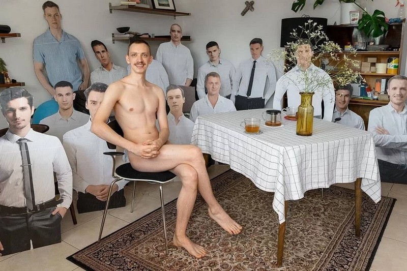 @adamov.adamau — «Камісія па вяртанні дадому» / @vik_meh