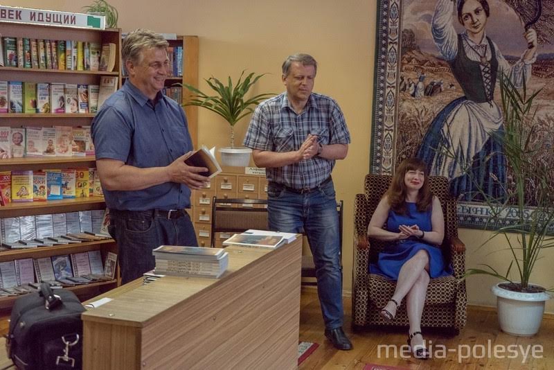 Мікола Ільючык і вядучы вечарыны Вадзім Жылко