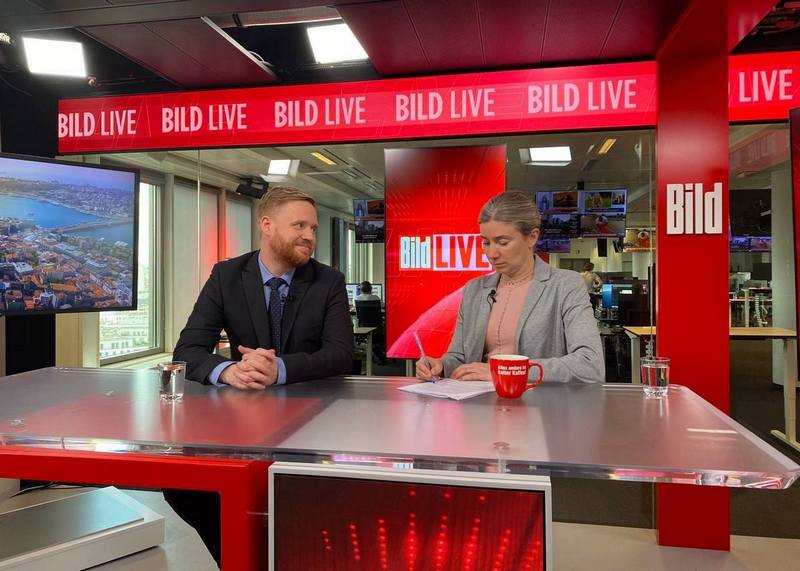 Максім Курнікаў і Кацярына Шульман у рэдакцыі Bild. Фота з асабістага архіва героя матэрыяла