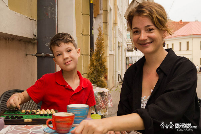 Пісьменніца Наталка Харытанюк з сынам Багданам, Вільня