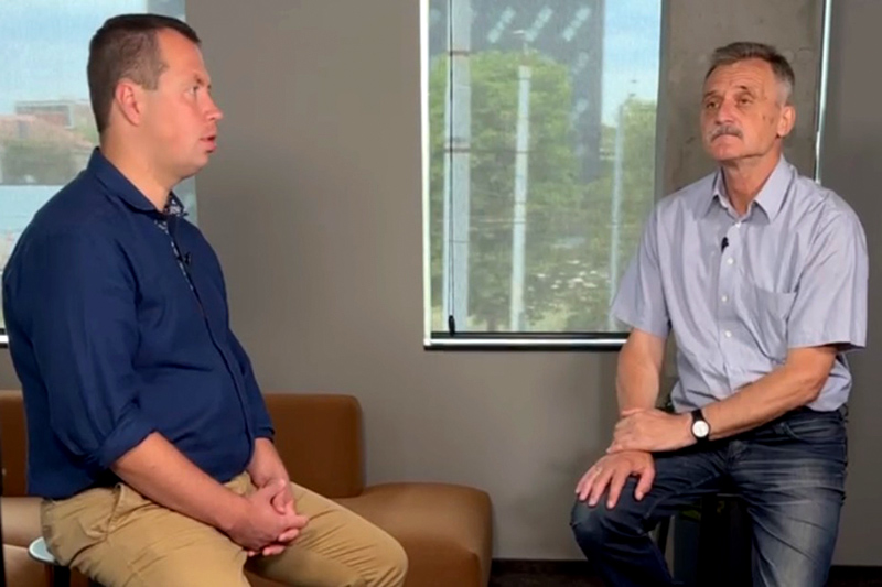 Барыс Гарэцкі і Алег Груздзіловіч падчас марафону