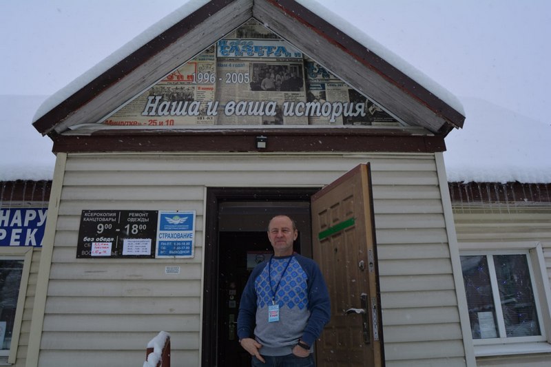 1) Рамуальд Улан у выдавецкім цэнтры, дзе ў свой час была рэдакцыя «Новай газеты Смаргоні»