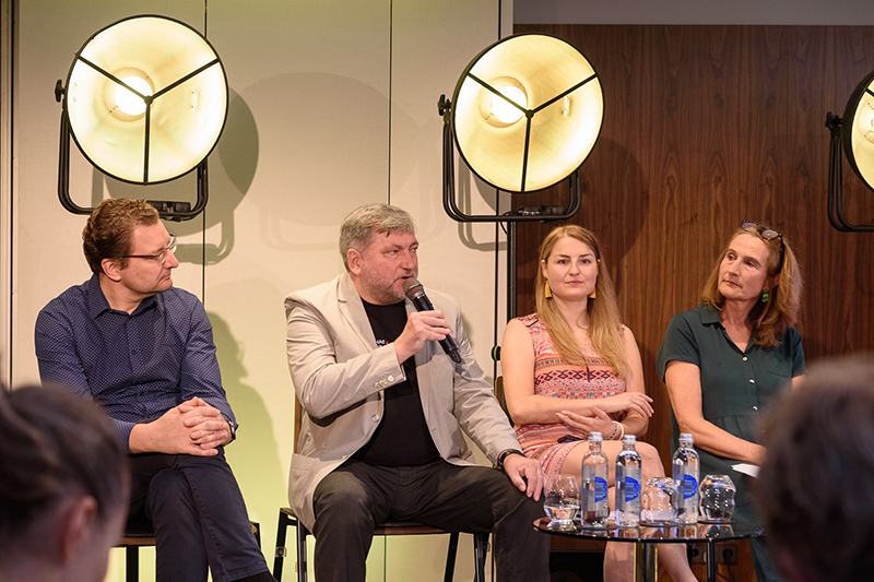 Старшыня БАЖ Андрэй Бастунец падчас выступу. Фота: БАЖ