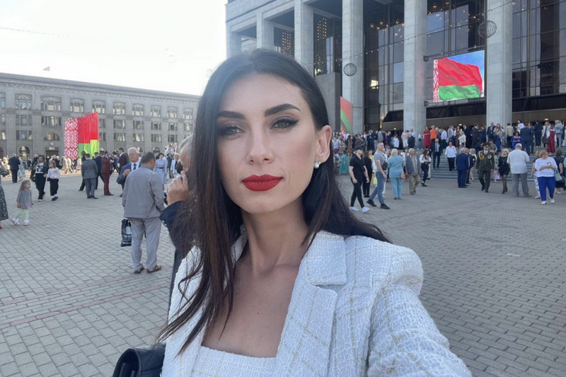 Ксеніі Лебедзевай дазваляюць асвятляць лукашэнкаўскія мерапрыемствы і здымаць інтэрв'ю з палітвязнямі. Фота: інстаграм Лебедзевай