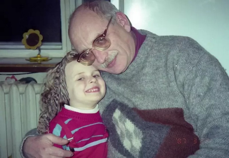 Сяргей Ваганаў з унучкай. Архіўнае фота з фэйсбука