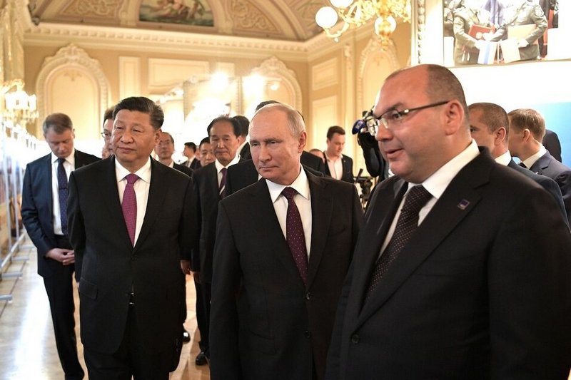 Михайлов (крайний справа) с Путиным. Фото: Kremlin.ru