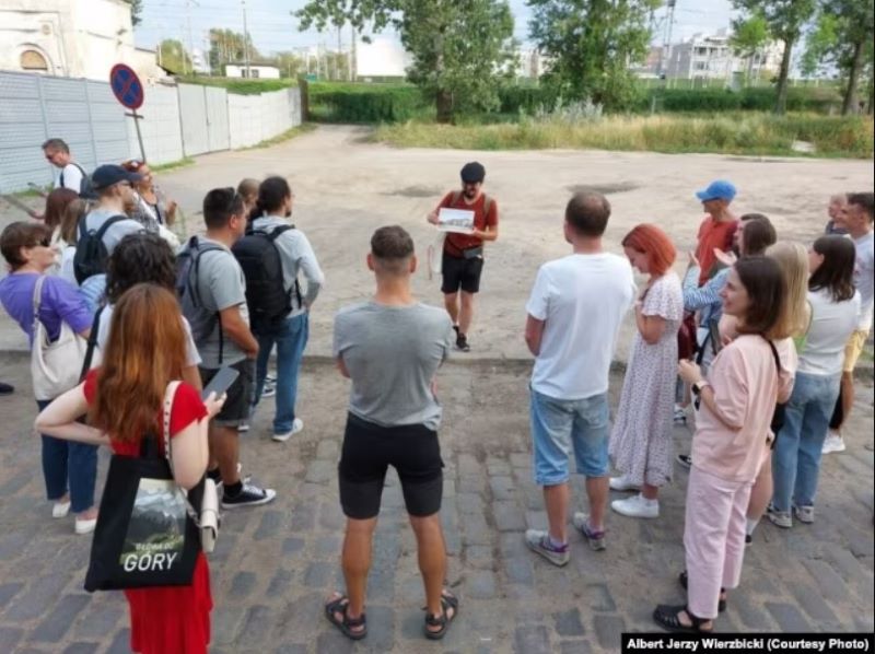 Альбэрт Ежы Вяжбіцкі на экскурсіі. Сourtesy photo / Радыё Свабода