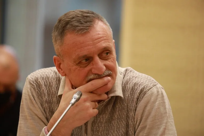 Рада БНР узнагародзіла Алега Груздзіловіча медалём Ордэну Пагоні