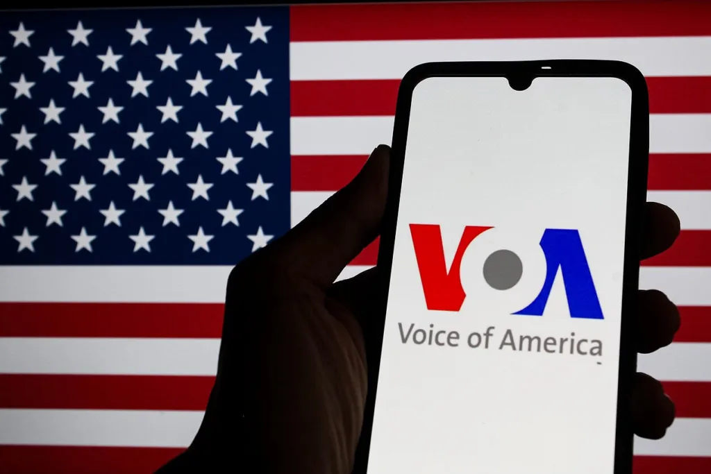 Суд заблакаваў масавае звальненне журналістаў «Голасу Амерыкі»