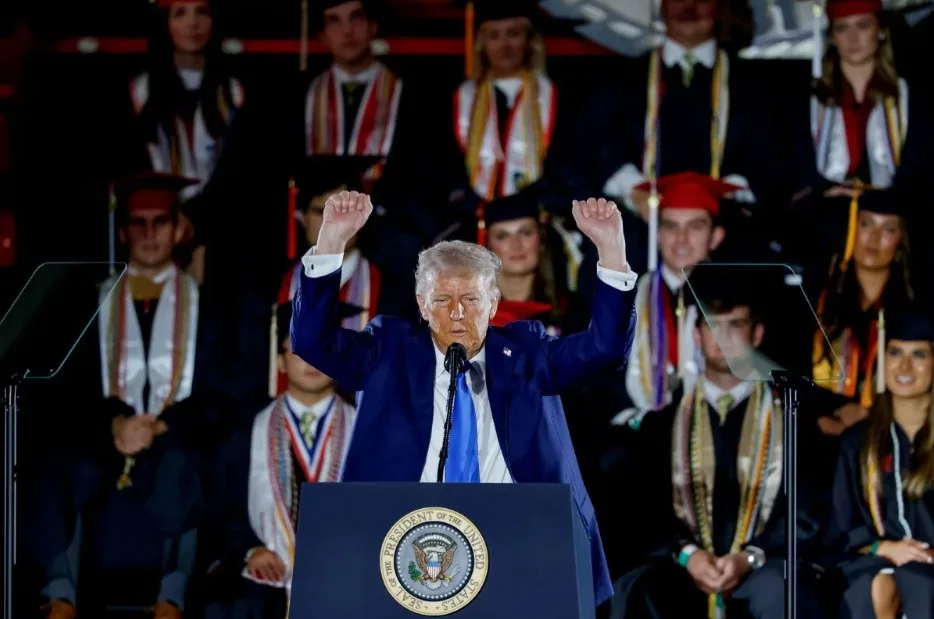 Дональд Трамп прыказаў спыніць фінансаванне грамадскіх СМІ