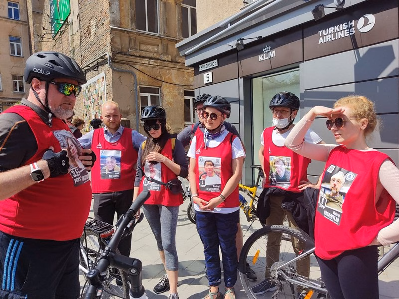 «Едзем за сваіх»: у Вільні прайшоў роварны прабег салідарнасці з журналістамі