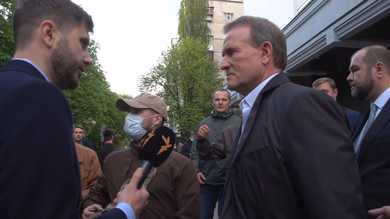 Максім Саўчук бярэ інтэрв'ю ў Віктара Медзведчука