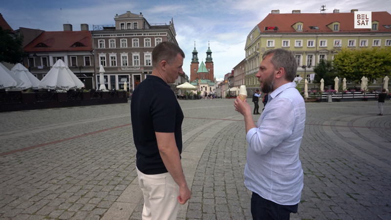 Вядоўцы праграмы «Сармацкі вус» Цімох Акудовіч і Віктар Шукеловіч падчас здымак праграмы 