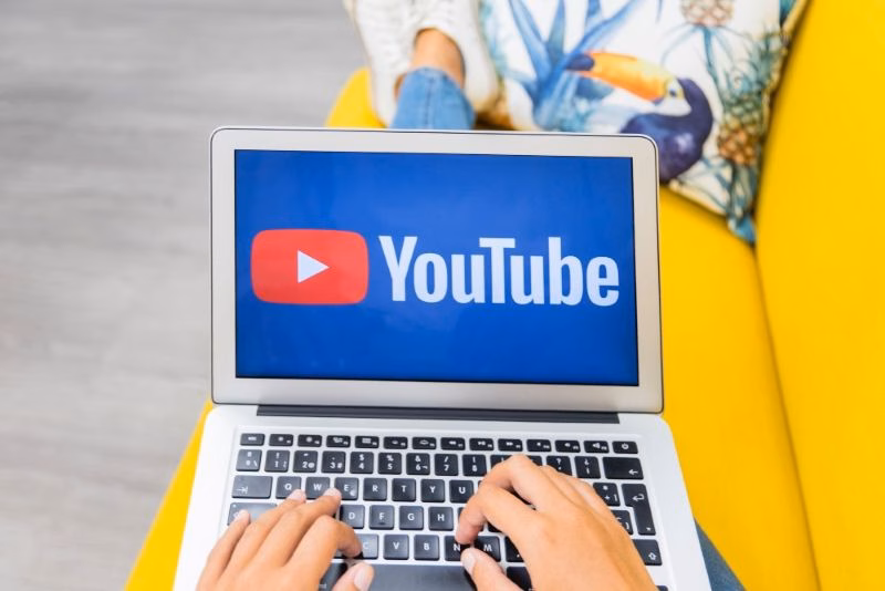 У Расіі блакуюць WhatsApp, YouTube і Facebook