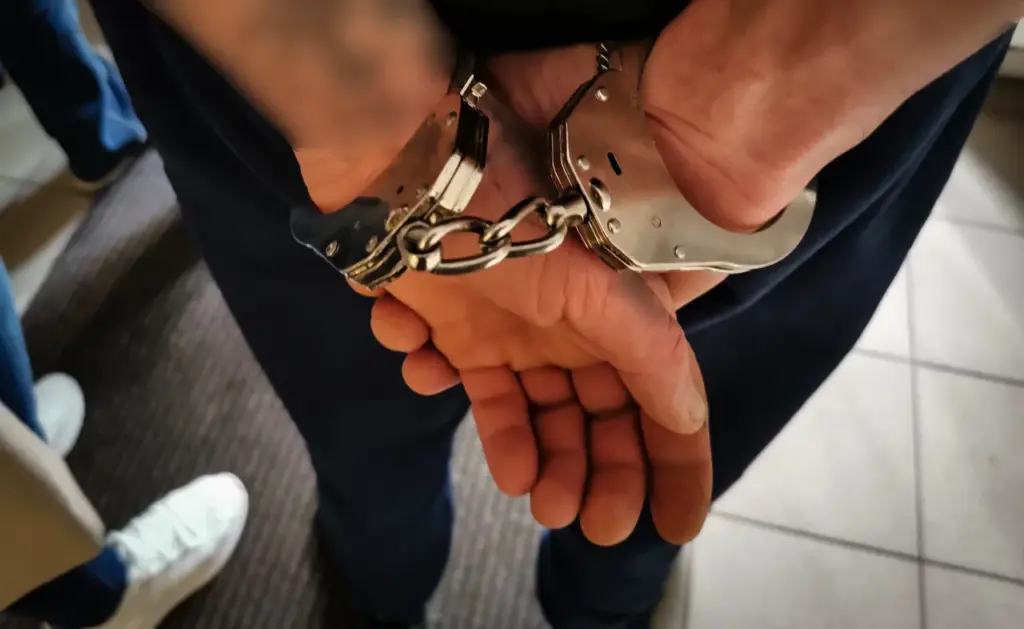 Что делать, если вас задержали в Европе по запросу Беларуси