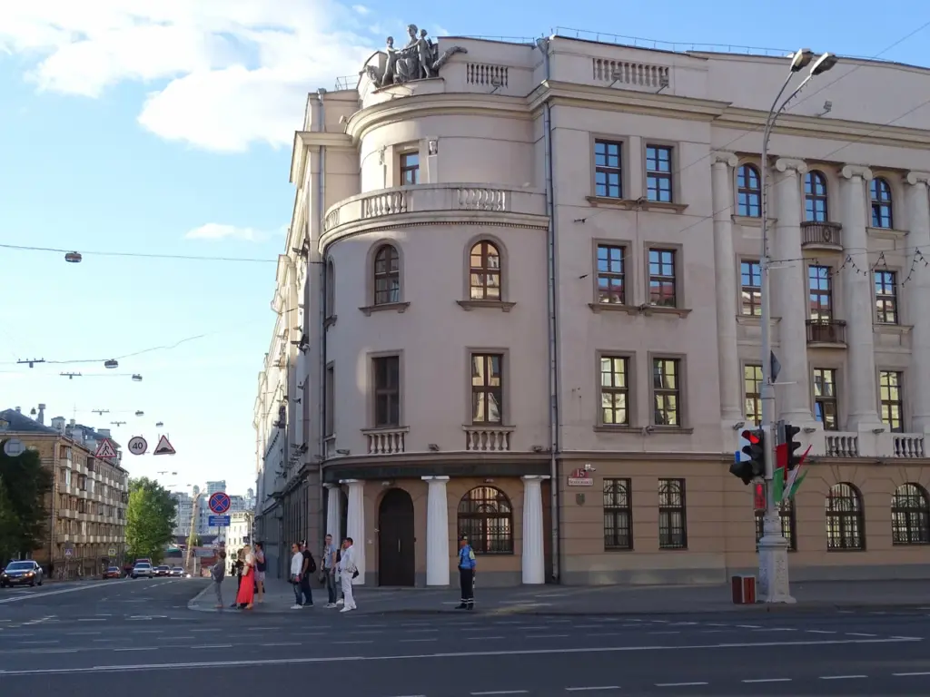 забарона на выезд з Беларусі: як спраўдзіць